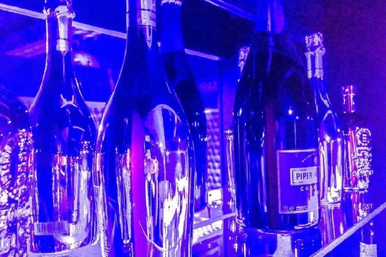 KENZO CLUB – Maison Close Saint-Trond – photo 3