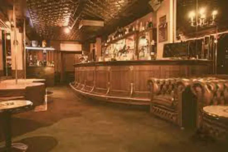 LE FUNNY HORSE (Maison Close Bruxelles)