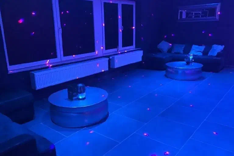 LE GLAMOUR – Maison Close Namur – photo 2