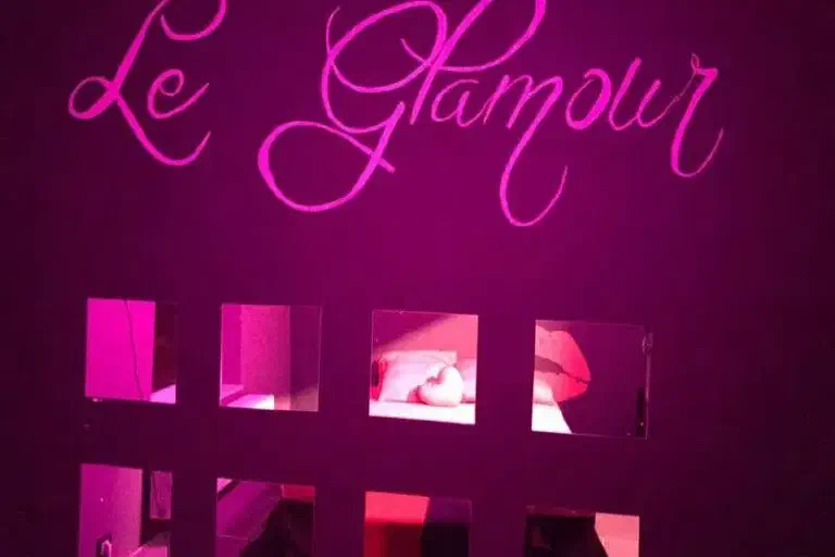 LE GLAMOUR – Maison Close Namur – photo 3