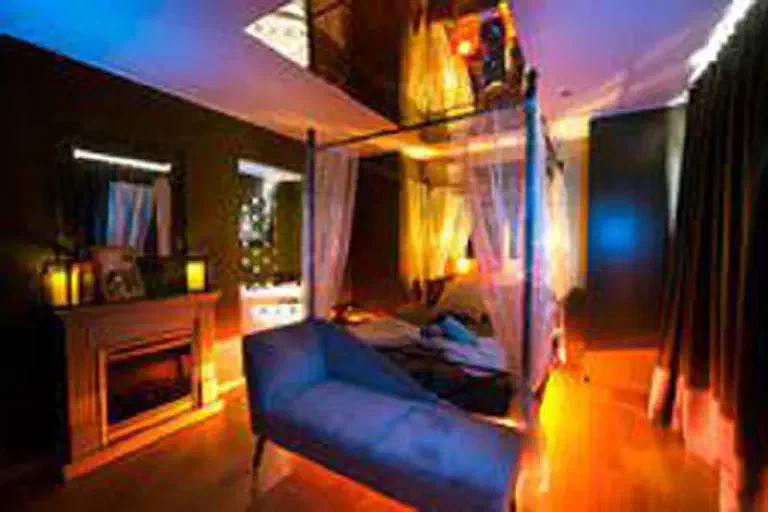 LOVE BAR ROOM (Maison Close Bruxelles)